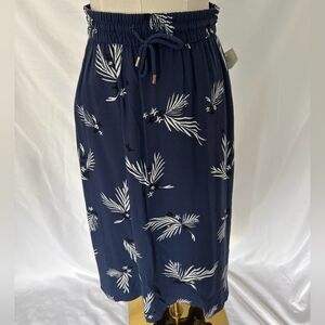 ❤️3/$12 H&M Tropical Leaf Print Midi Skirt Navy Blue/White Size 4